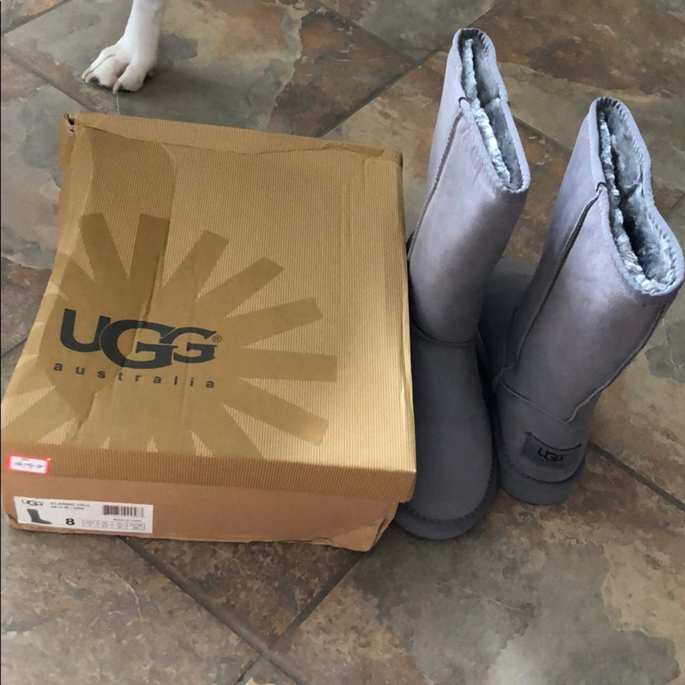 Brand new women’s ugg boots size 8